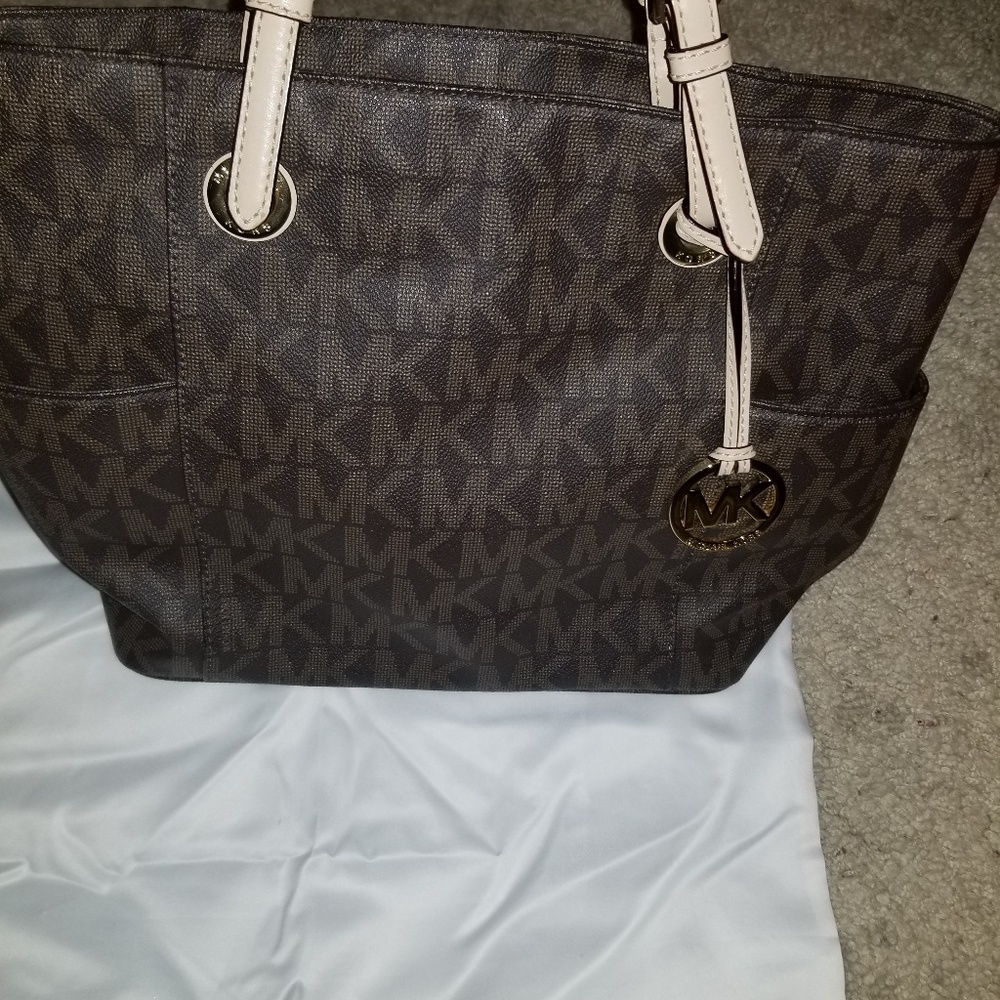 Michael Kors - Picture 2 of 6